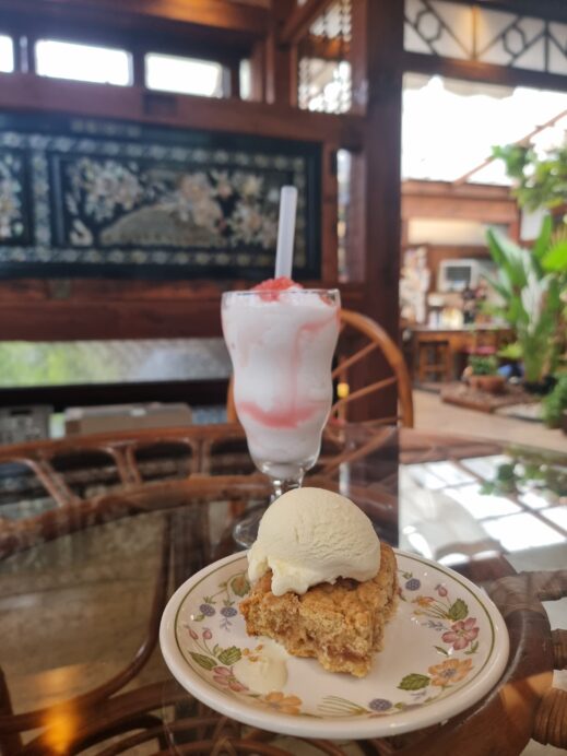 peach smoothie and apple crumble