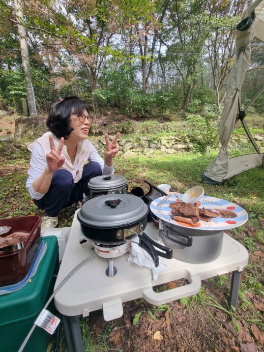 Day camping with the Kims- frying kimchi pancakes