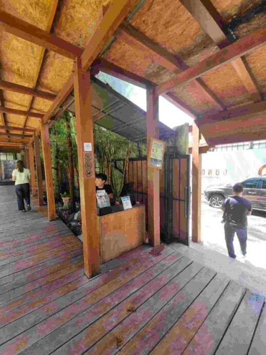 Baristro Asian Style entrance 