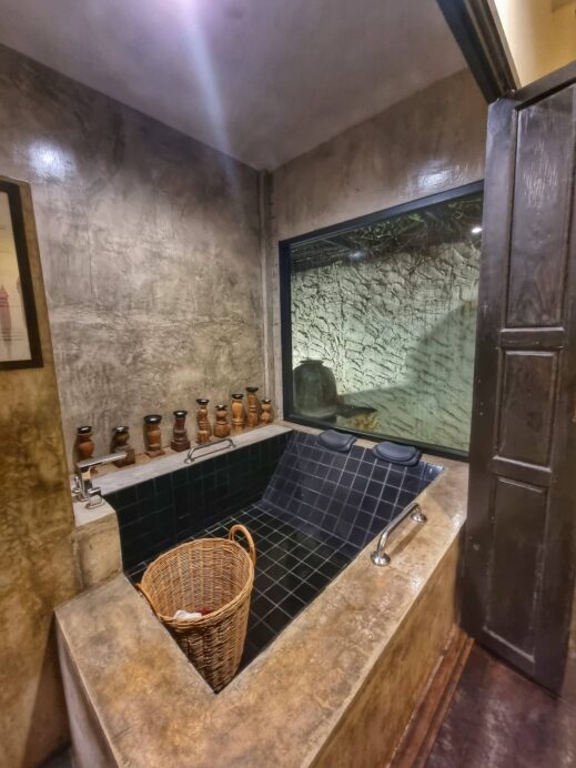 Fah Lanna Spa bath
