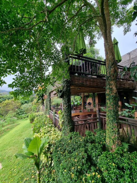 Mon-Jam-Chiang-Mai-beautiful-restaurant-deck