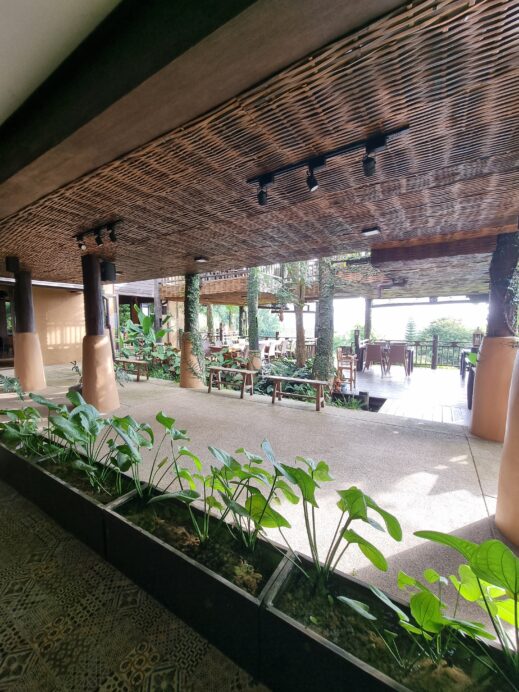 Mon-Jam-Chiang-Mai-beautiful-restaurant-patio