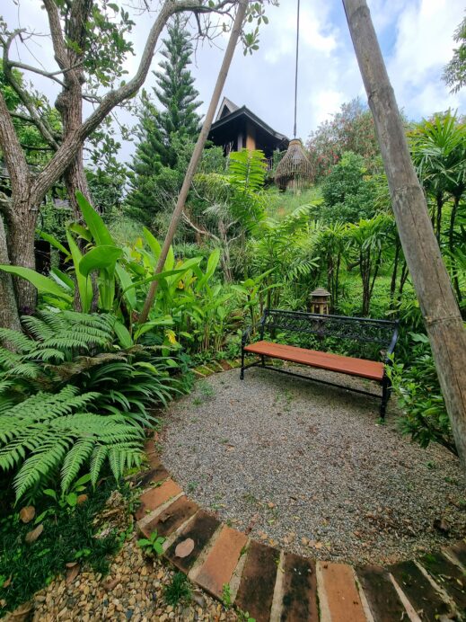 Mon-Jam-Chiang-Mai-bench