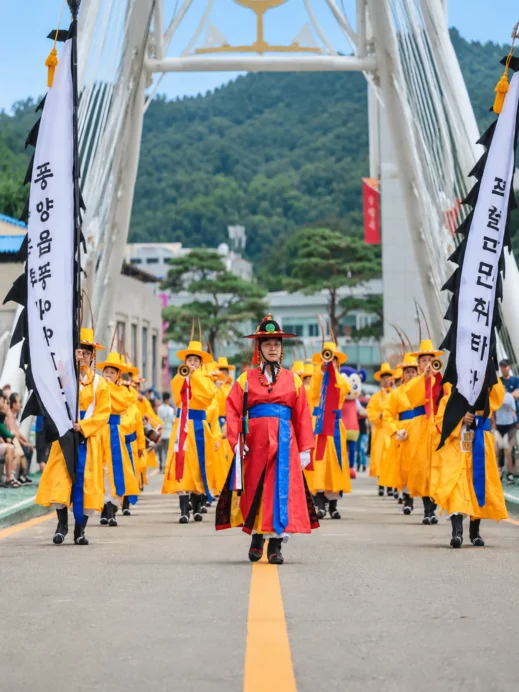 Muju Firefly festival parade, bridge