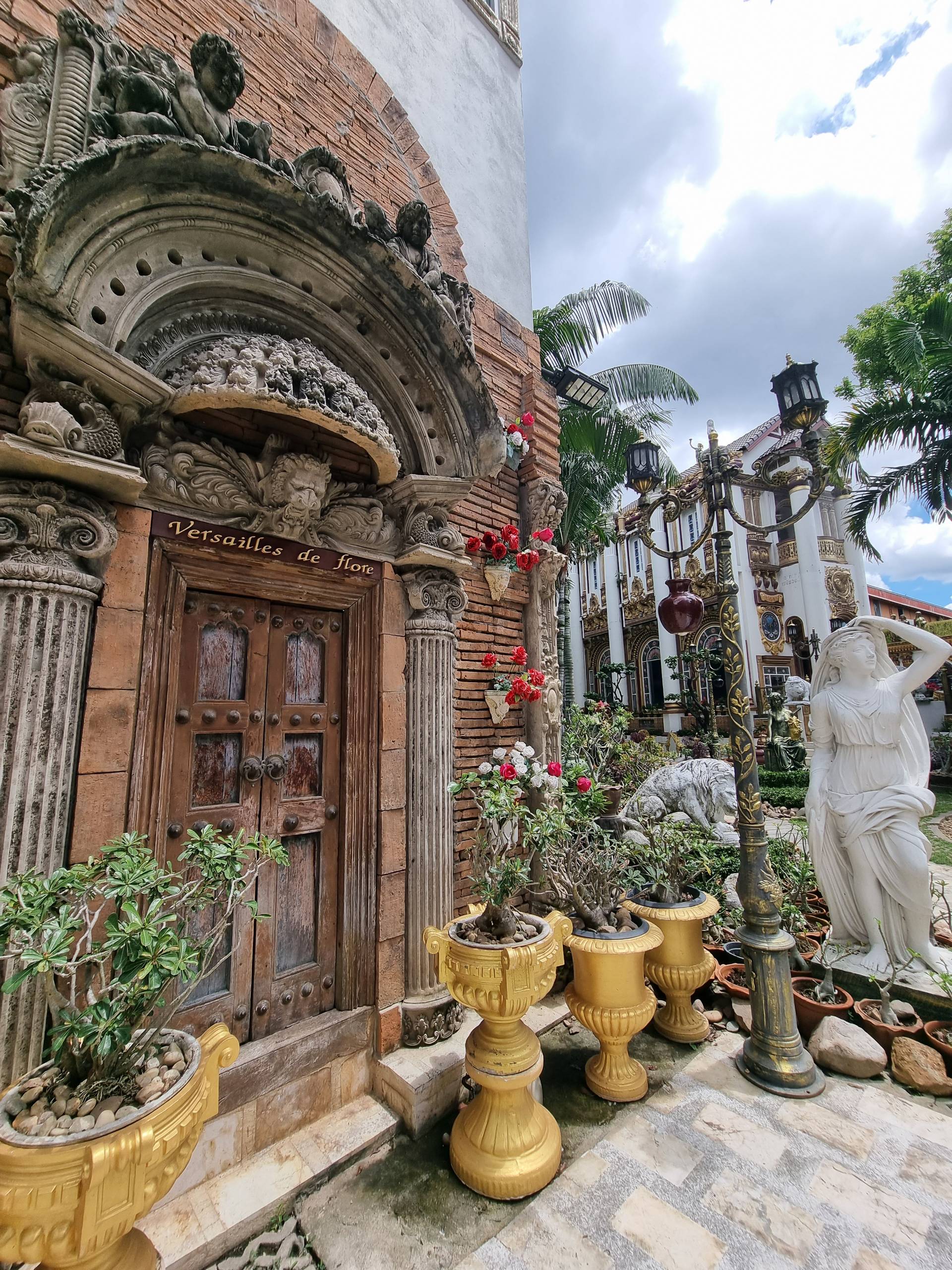 Versailles de Flore Cafe in Chiang Mai