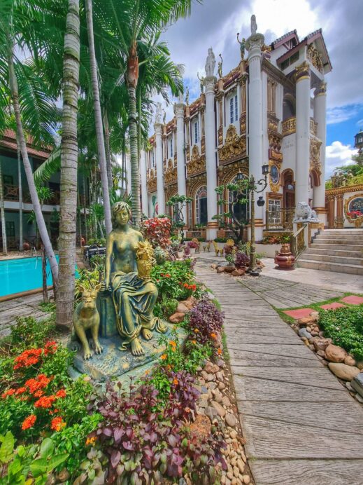 Versailles de Flore Cafe pool