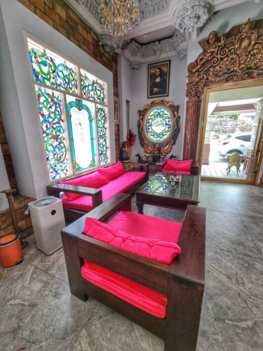 Versailles de Flore Cafe red chair seats
