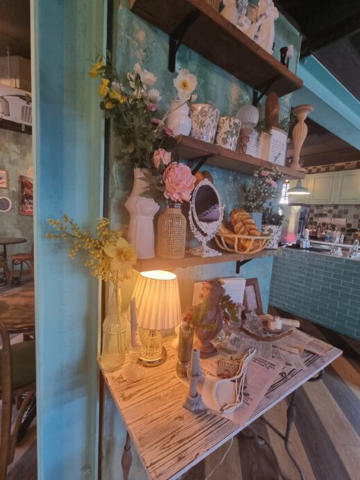 Mediterranean Flair shelving Mamma Mia Cafe