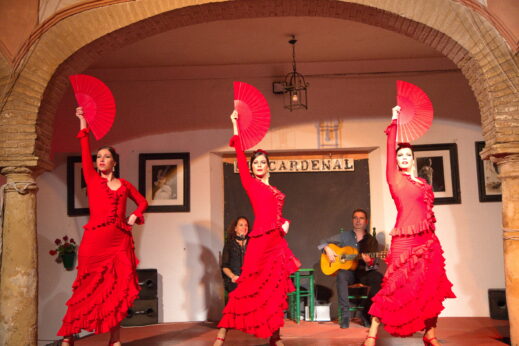 Cordoba,,Spain,-,April,20:,Flamenco,Dancers,And,Singers,Performing