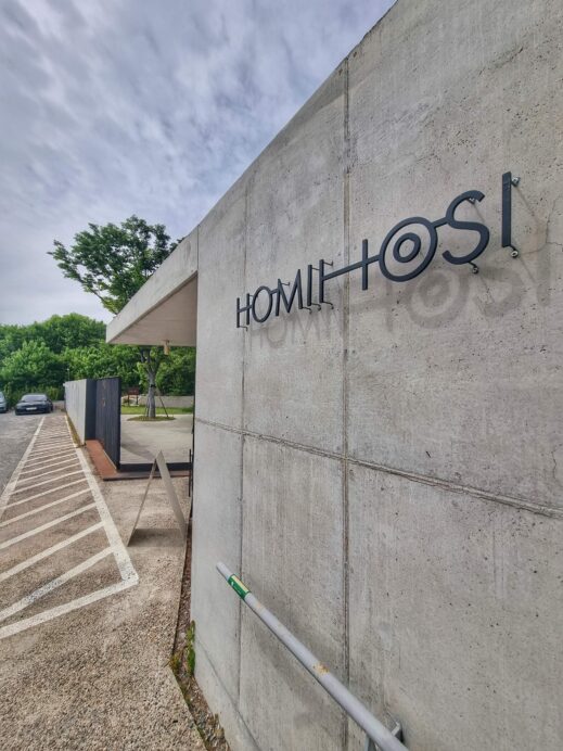 Homi-Hosi-wall-at-cafe-in-Daegu