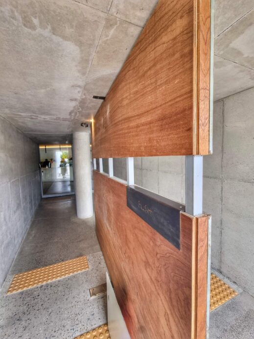 Swing door at Homi Hosi Cafe 