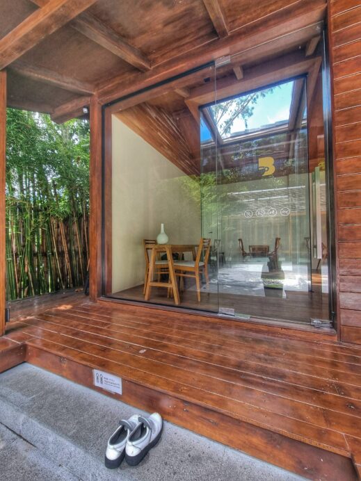 Baristro Asian Style room