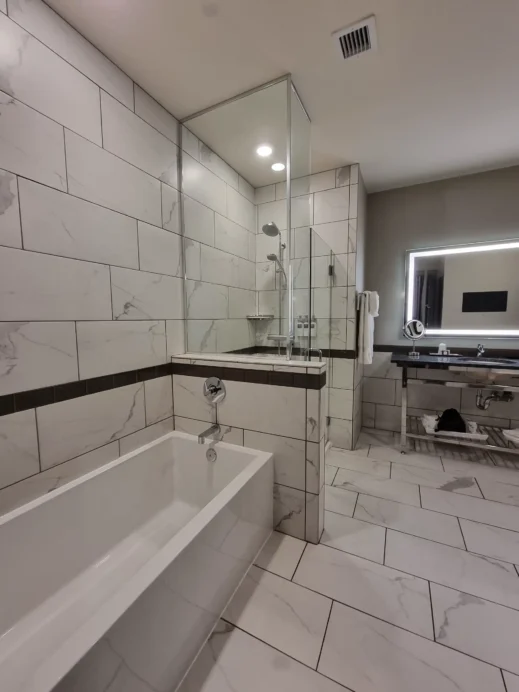 Blackhawk Hotel bathroom