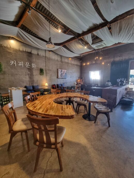 Cafe Munwha table