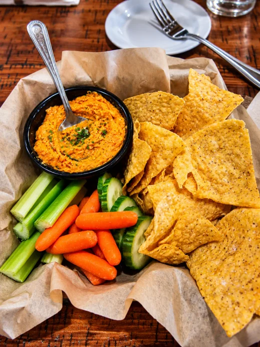 Old Oaks Winery, hummus dips, veggies