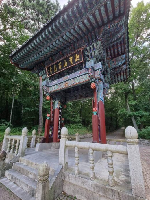 korean temple staySeoknamsa Temple in Ulsan gate