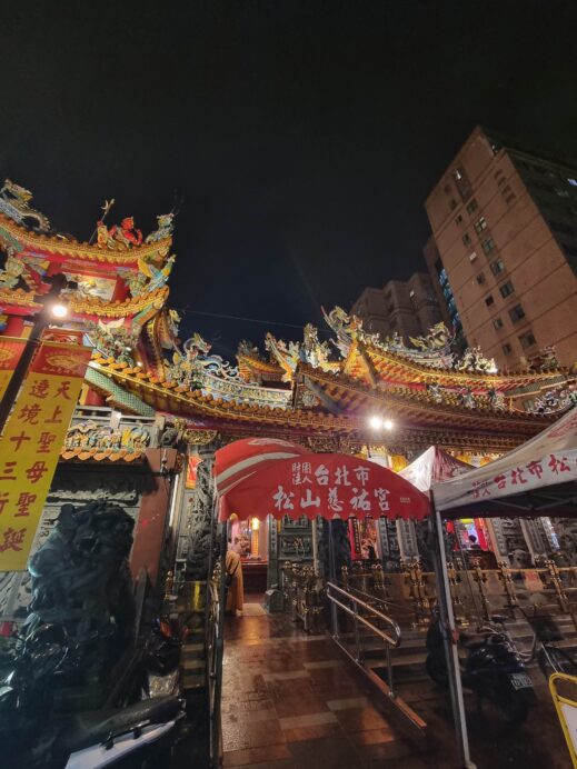 temple at Raohe Night Market