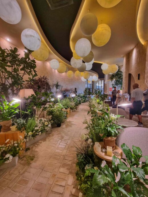 Brunch-cafe-in-Busan-wedding-aisle