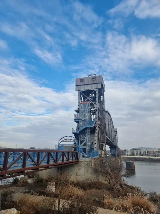 Little Rock, Arkansas, Love is Life, bridge