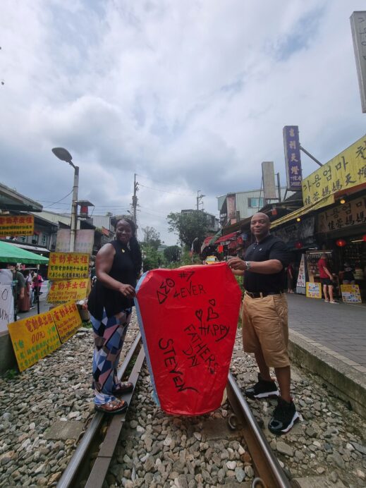 Steven and Stacey balloon message in Taiwan