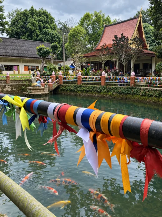 Wat Tham Chiang Dao, Prayer ribbons