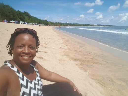 duffelbagspouse-on-the-beach-in-Bali