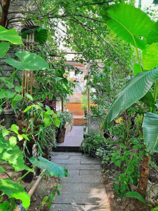 garden entrance vers cafe seoul