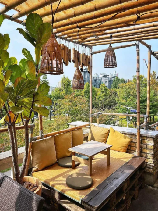 second floor balcony seating vers cafe seoul