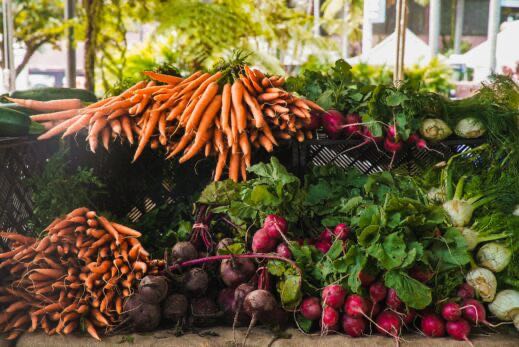farmers market carrots