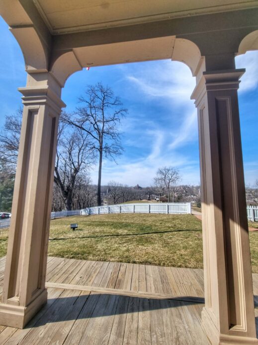 Grants-portico