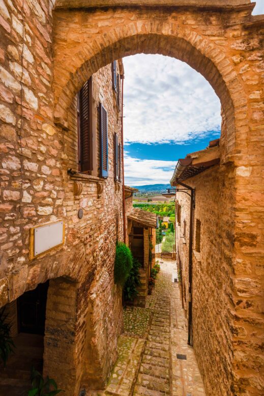 San-Gimignano-arch-519x778 A Day in Tuscany: Organic Winery and Local Food at Il Vecchio Maneggio