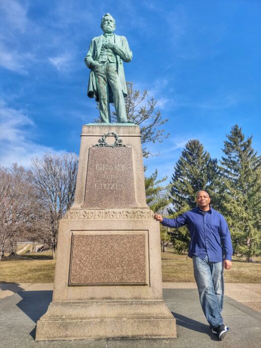 Steven-at-Grant-statue