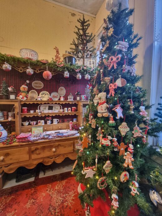 Year round Christmas shop in Galena