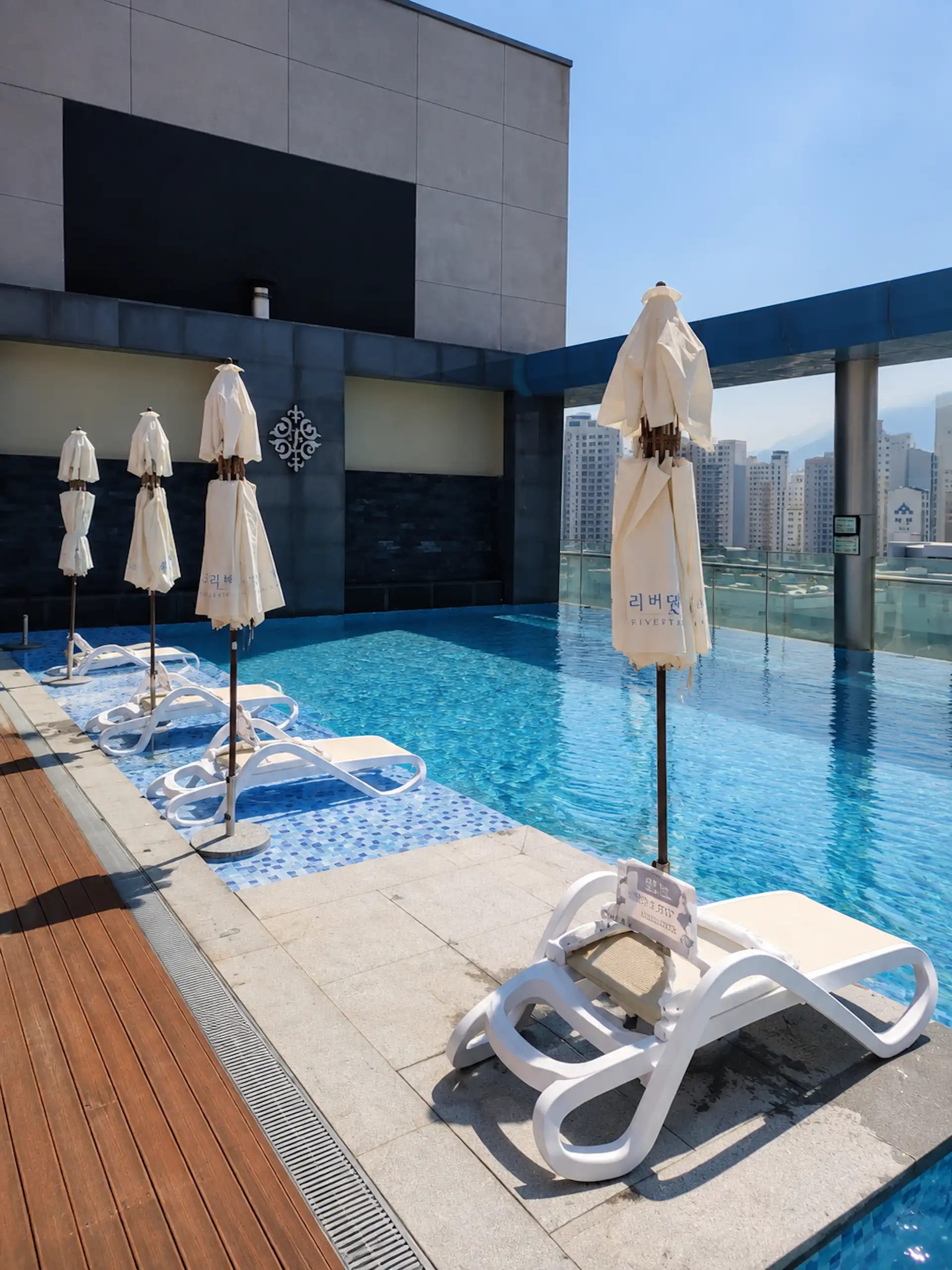 Korean jjimjibang, rooftop pool view of mountains
