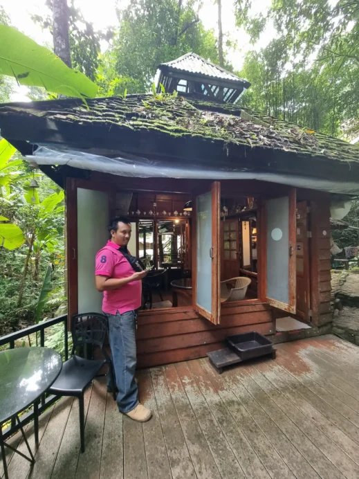 Teddu Cafe, Suwat, Mae Rim, on deck