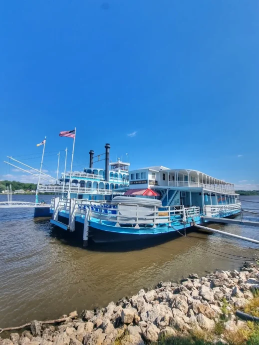 LeClaire Iowa riverboat, Prettiest Towns in Iowa