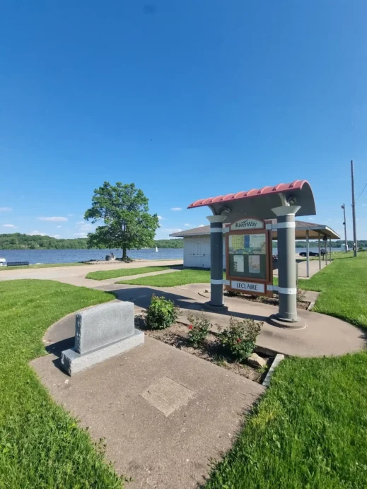 LeClaire Mississippi River Announcements