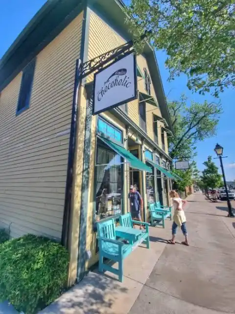 LeClaire cafe