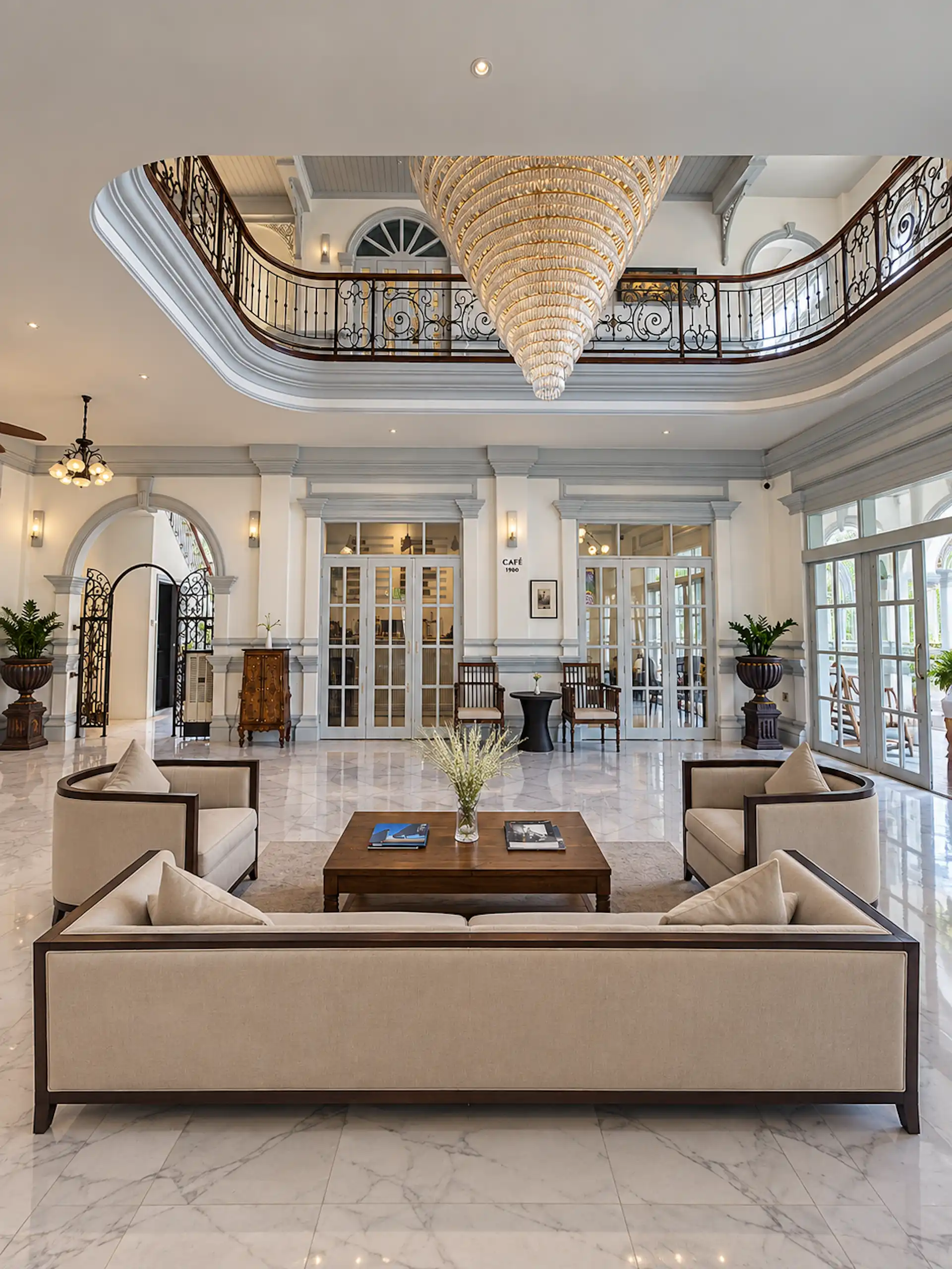 MyBanLao Resort, Colonial Lobby, Crystal Chandelier