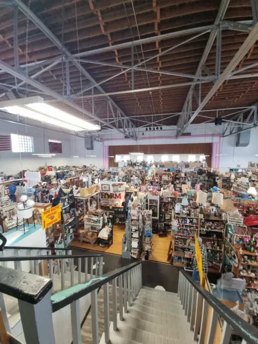 Route 66, consignment shop, stairs