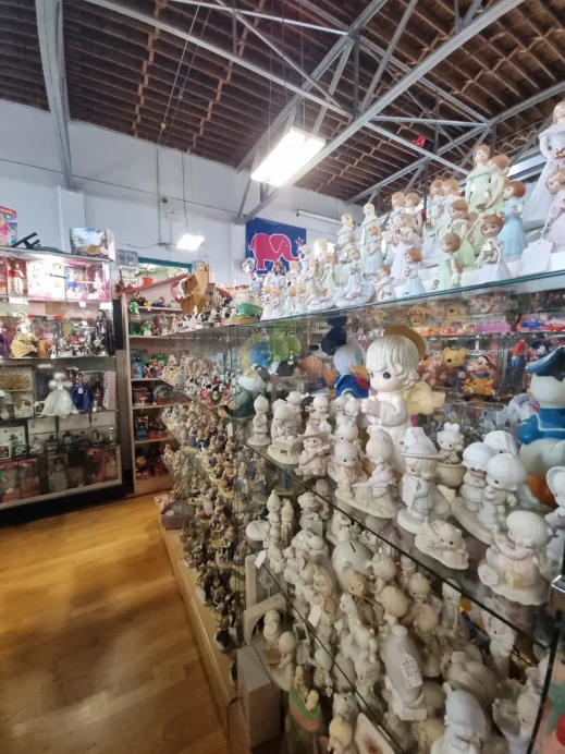 Route 66, figurines, consignment shop