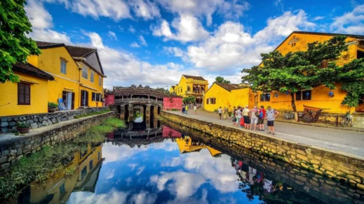 Hoi An Japanese Bridge, sky reflection