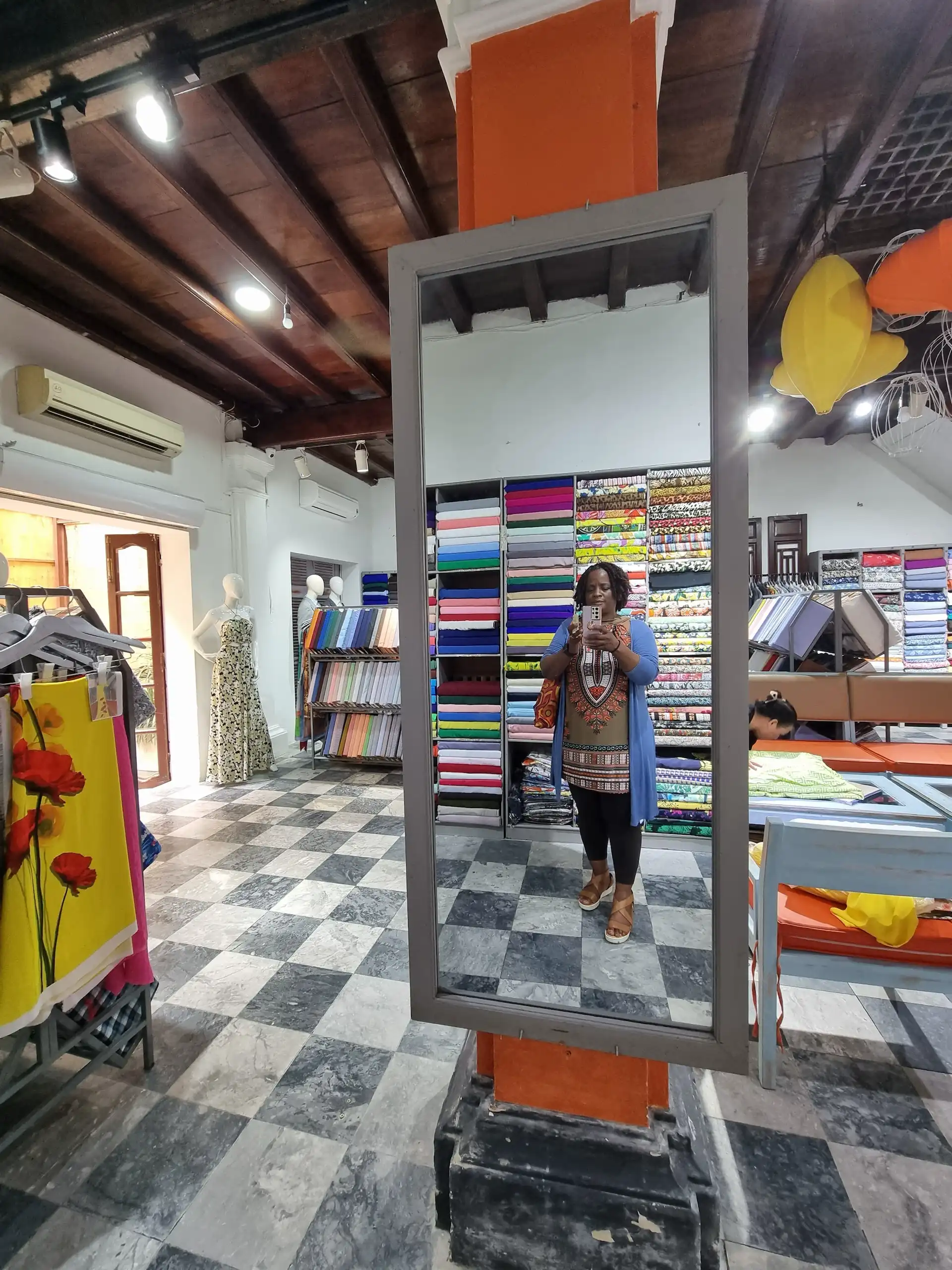 Hoi An, Yaly Couture, Stacey in mirror