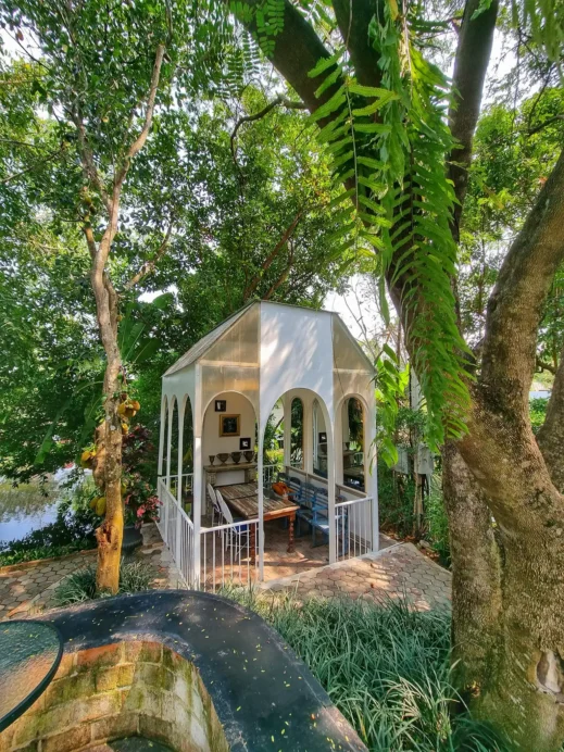 small rooms outside Fleur Cafe & Eatery