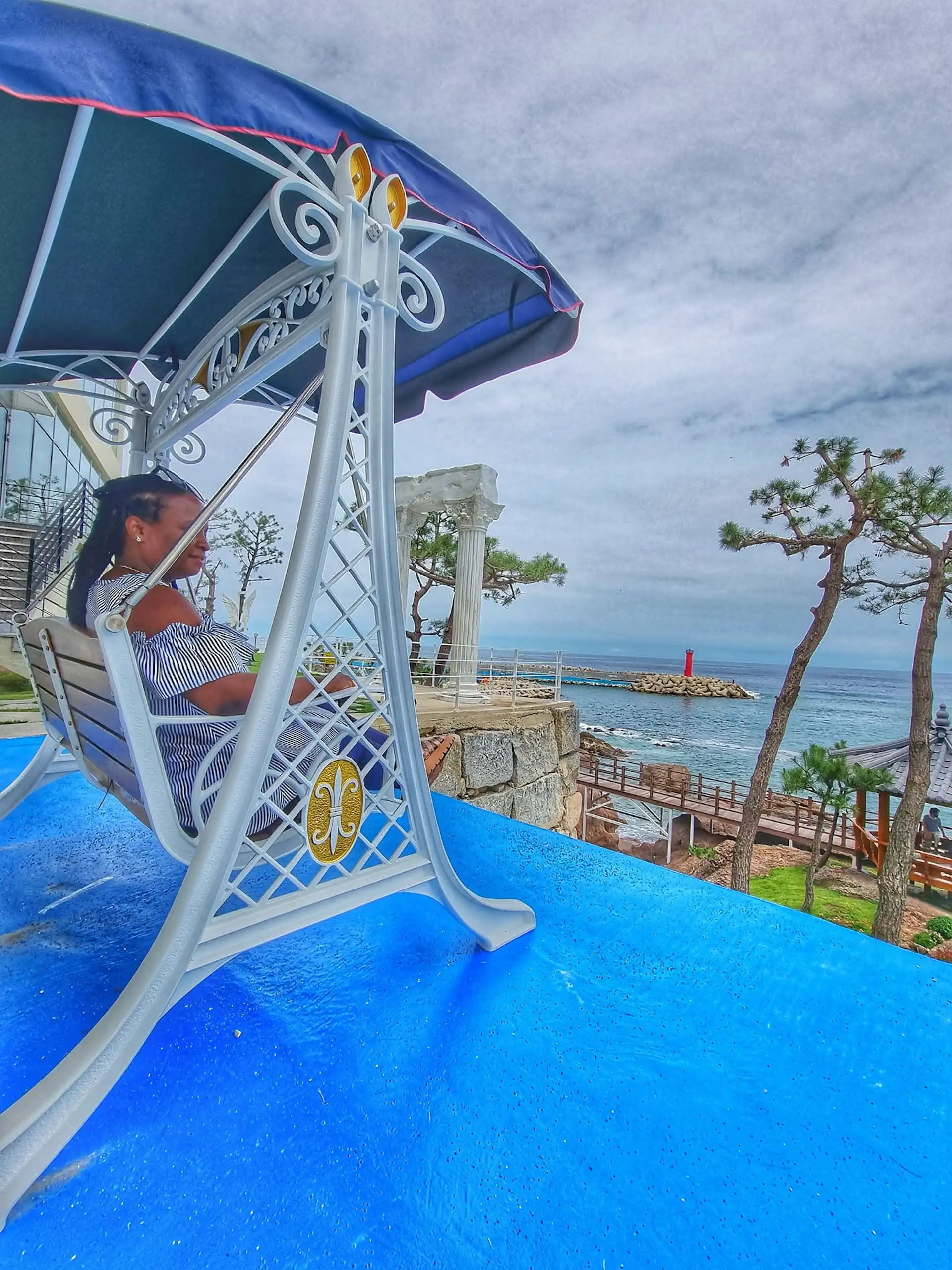 Odin-Bakery-Cafe-portch-swing