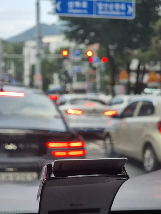 hi-pass device in the windshield