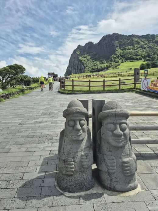 jeju-dol-hareubang-seongsan-ilchulbong-sunrise-peak