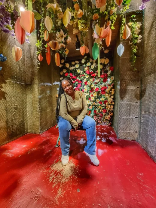 Gangneung, MUSE Museum, Stacey, red flowers