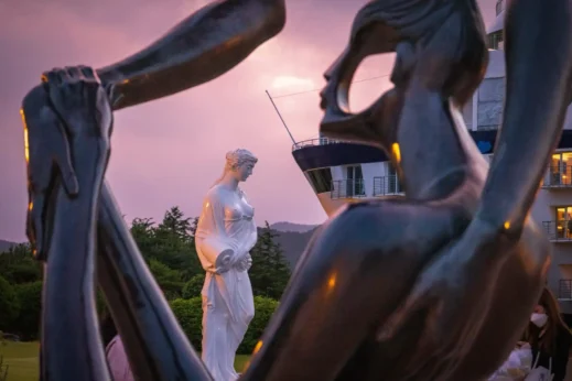 Gangneung Statue in statue