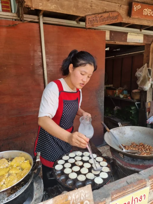 Mae Kampong, street food, eggs, Thailand